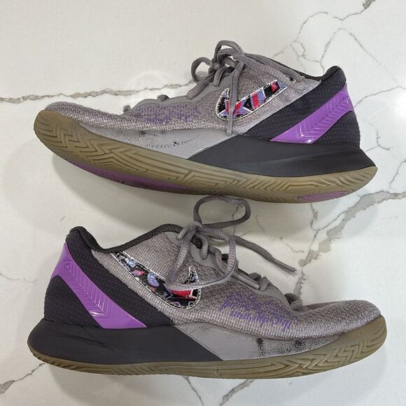 Nike | Kyrie Flytrap II Girls Size 2 Gray Purple Basketball Shoes AQ3413-003 - Picture 8 of 11